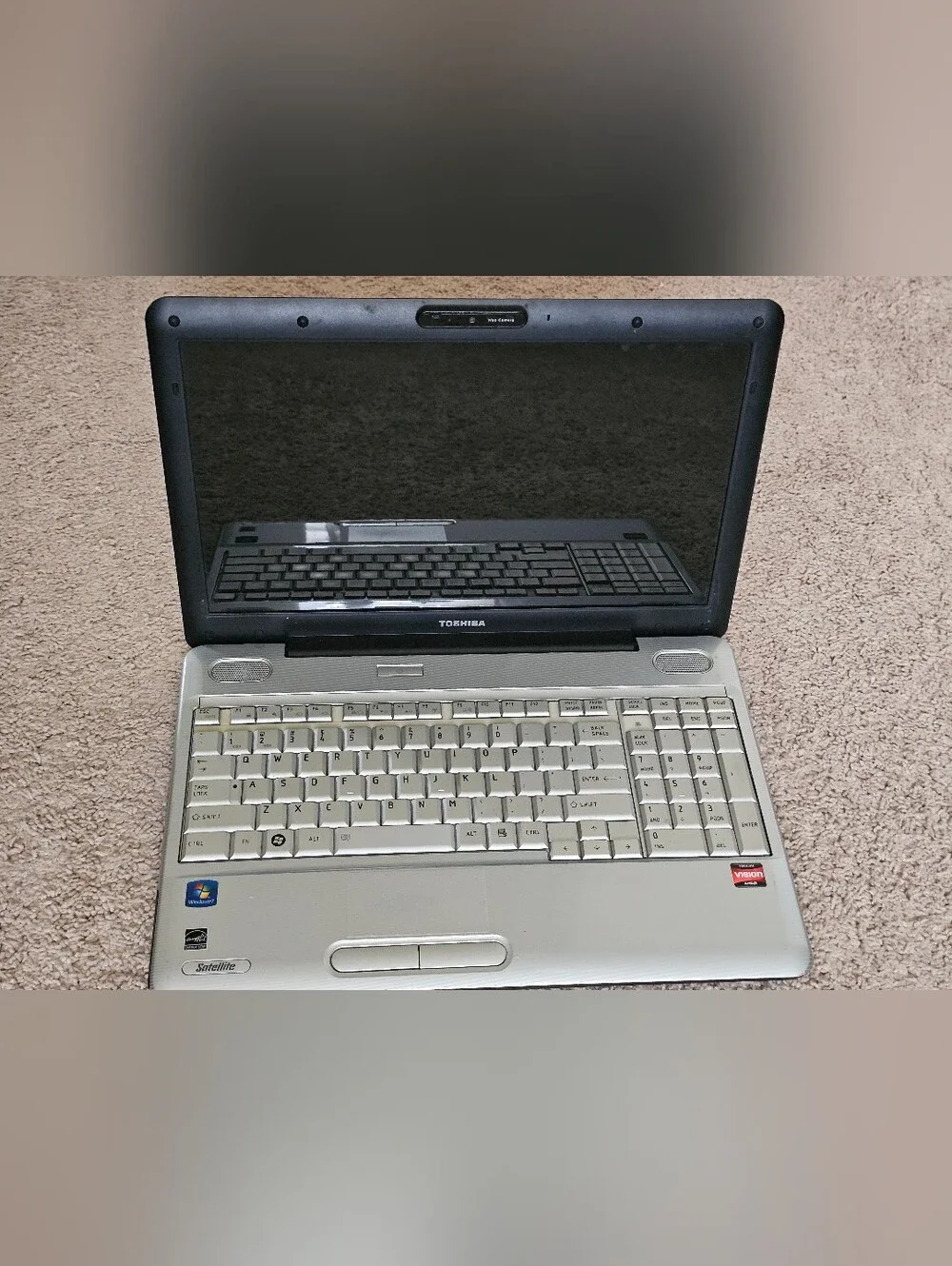 Toshiba Satellite Laptop PC L505D-ES5025 W/ Charger - No Display - Parts/Repair